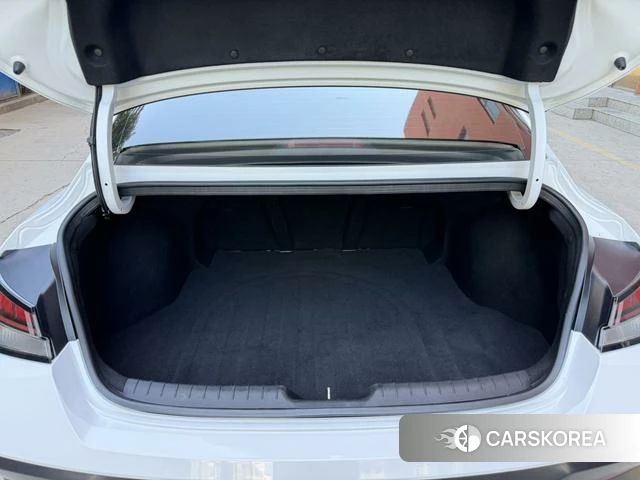 Hyundai Elantra 2023 Белый из Китая, фото 2