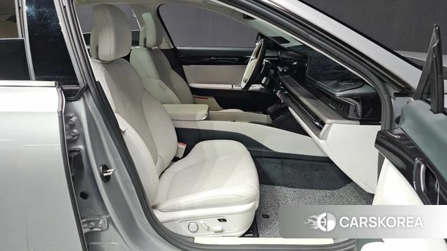 Hyundai Grandeur (GN7) 2023 Серебристо-серый из Кореи, фото 2