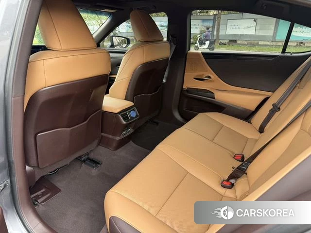 Lexus ES 2021 Темно-серый из Китая, фото 2