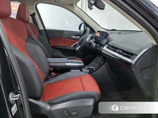 BMW X1 2024 Черный из Китая, фото 2