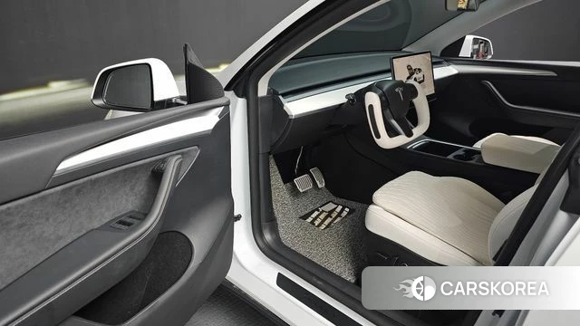 Tesla Model Y 2024 Белый из Кореи, фото 2