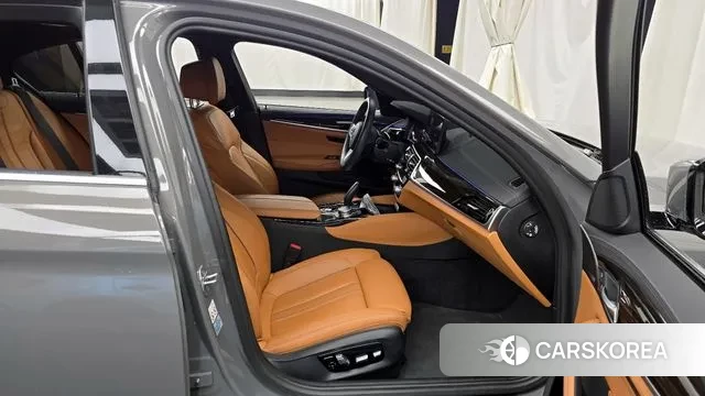 BMW 5 Series (G30) 2020 Серый из Кореи, фото 2