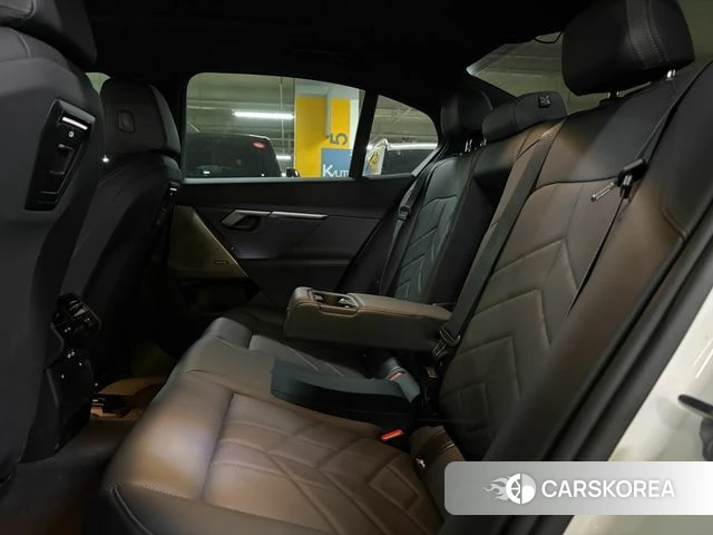 BMW 5 Series (G60) 2024 Белый из Кореи, фото 2