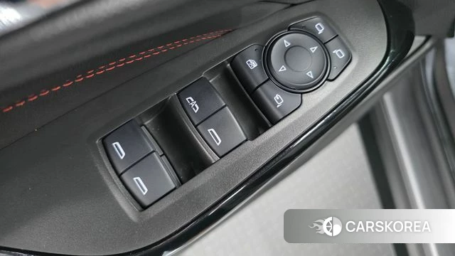 Chevrolet (GM Daewoo) Trax Crossover 2024 Серебристо-серый из Кореи, фото 2