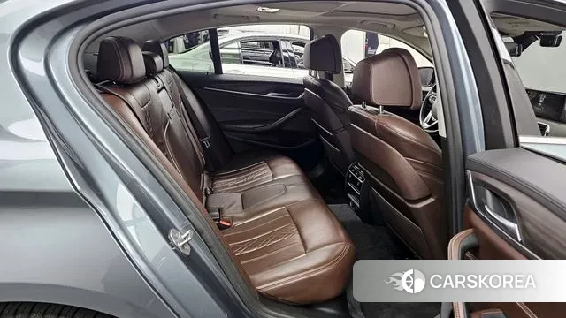 BMW 5 Series (G30) 2018 Светло-серебряный цвет из Кореи, фото 2