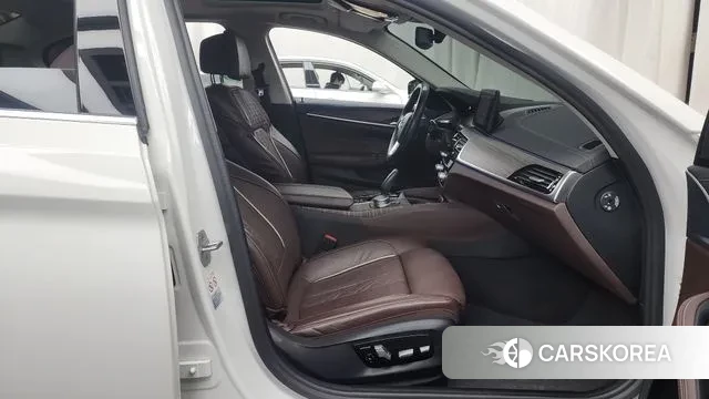 BMW 5 Series (G30) 2020 Белый из Кореи, фото 2