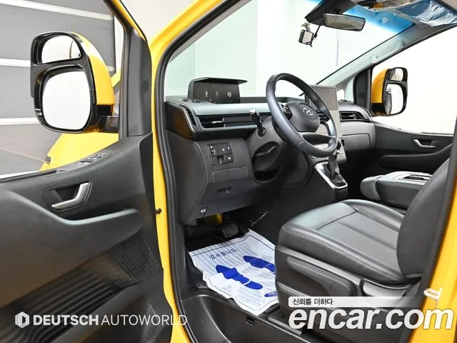 Hyundai Staria 2023 Желтый из Кореи, фото 2