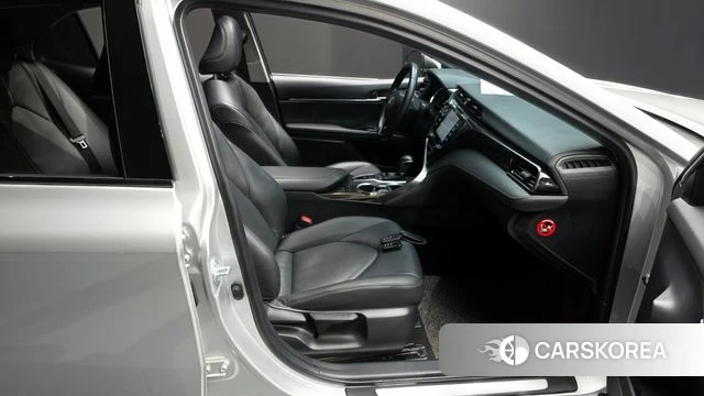 Toyota Camry (XV70) 2019 Серебряный из Кореи, фото 2