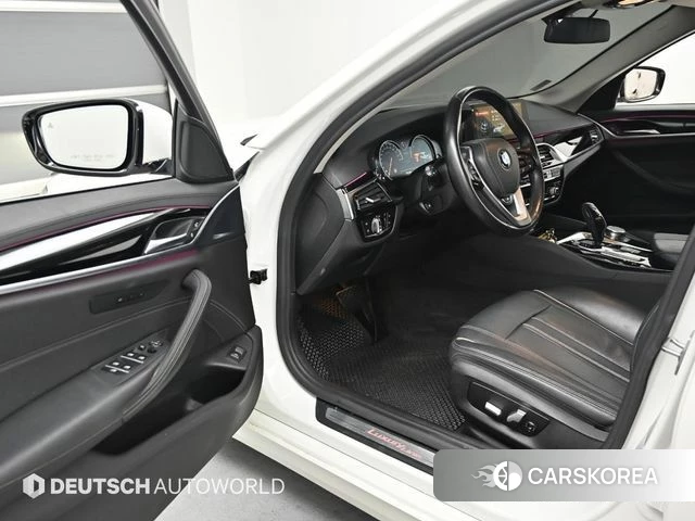 BMW 5 Series (G30) 2018 Белый из Кореи, фото 2