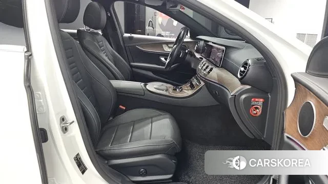 Mercedes-Benz E-Class W213 2020 Белый из Кореи, фото 2