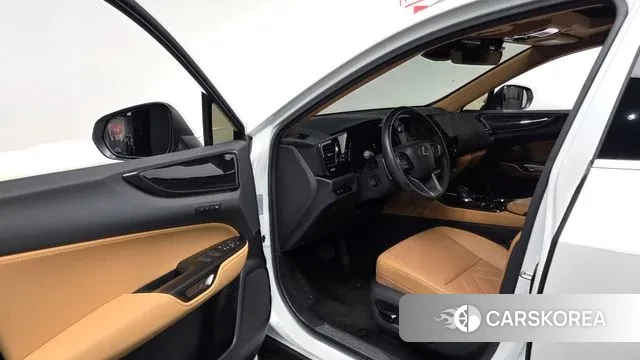 Lexus NX450h + 2nd generation 2024 Белый из Кореи, фото 2