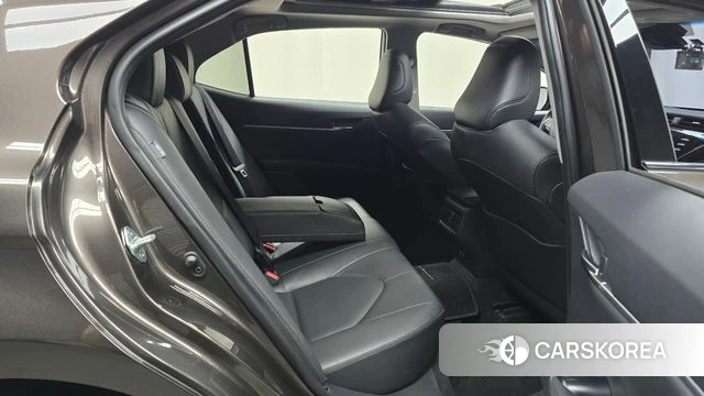 Toyota Camry (XV70) 2019 Коричневый из Кореи, фото 2