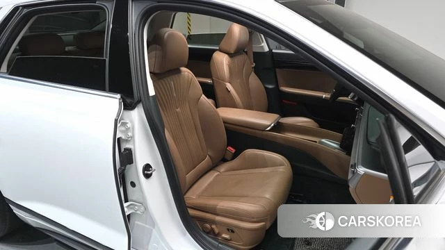 Hyundai Grandeur Hybrid (GN7) 2023 Белый из Кореи, фото 2