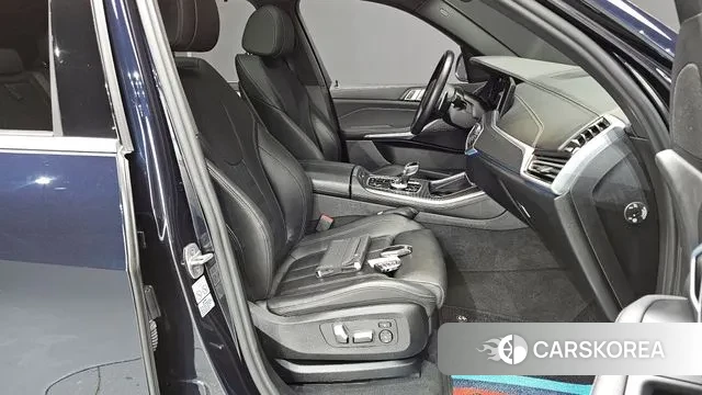 BMW X5 (G05) 2021 Черный из Кореи, фото 2