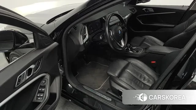 BMW 1 Series (F40) 2021 Черный из Кореи, фото 2