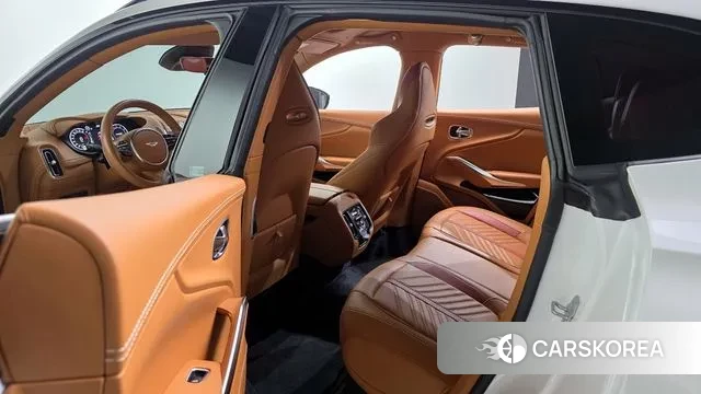 Aston Martin DBX 2023 Белый из Кореи, фото 2