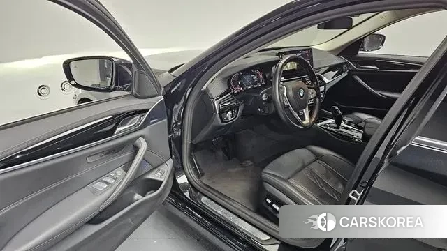 BMW 5 Series (G30) 2021 Черный из Кореи, фото 2