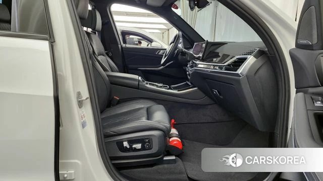 BMW X5 (G05) 2023 Белый из Кореи, фото 2