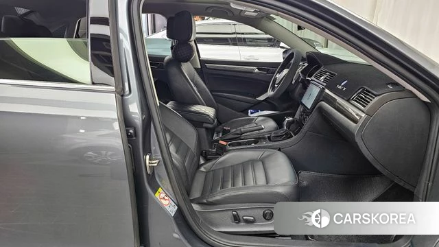 Volkswagen The New Passat 2018 Серый из Кореи, фото 2