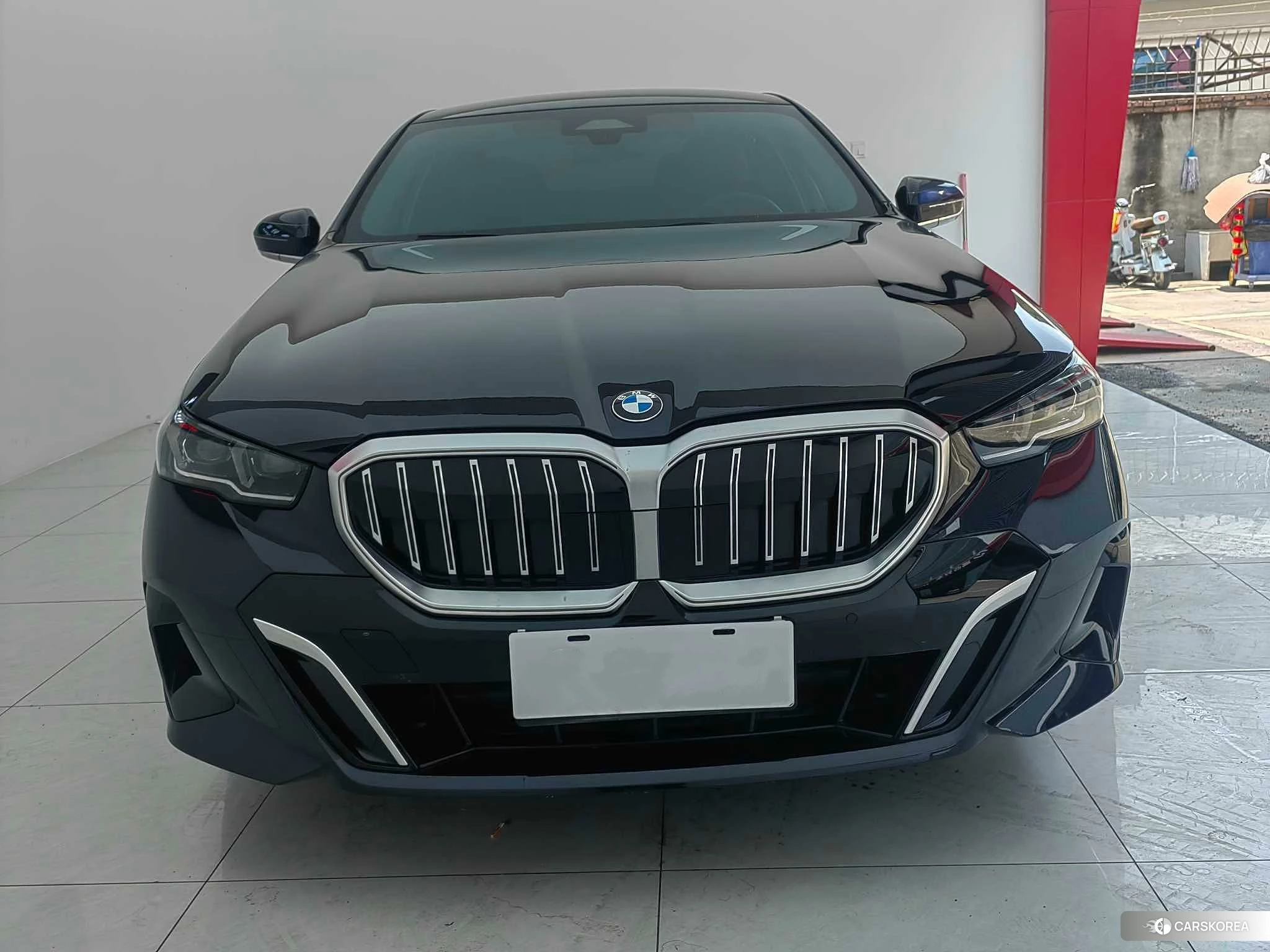 BMW 5 series 2025 Черный из Китая, фото 2