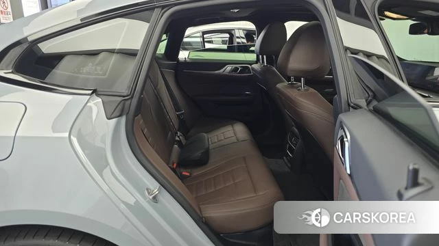 BMW i4 2026 Светло-серебряный цвет из Кореи, фото 2