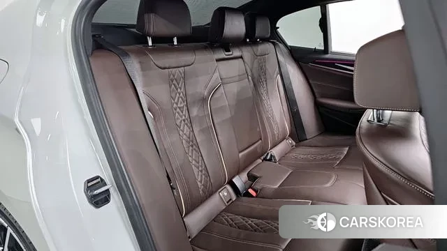 BMW 5 Series (G30) 2022 Белый из Кореи, фото 2