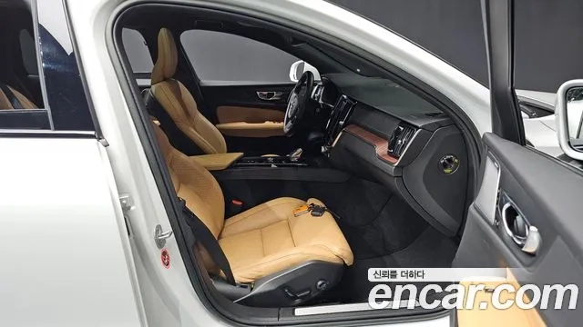 Volvo V60 Cross-Country 2nd Generation 2023 Белый из Кореи, фото 2