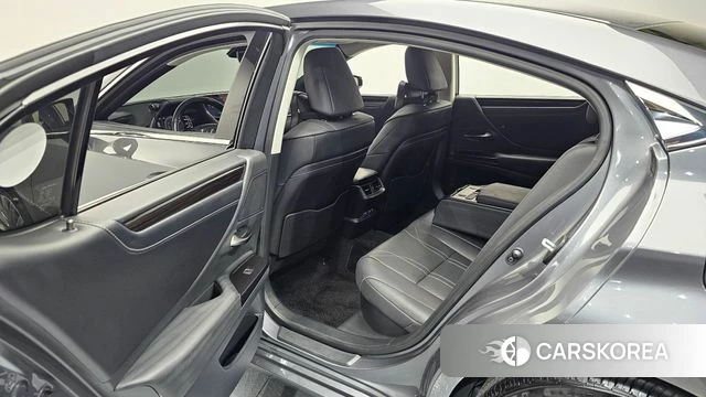 Lexus ES300h 7th generation 2021 Серый из Кореи, фото 2