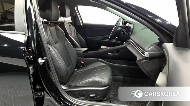 Hyundai The New Avante (CN7) 2023 Черный из Кореи, фото 2