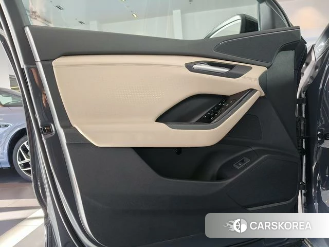 Audi Q6L e-tron 2026 Темно-серый из Китая, фото 2