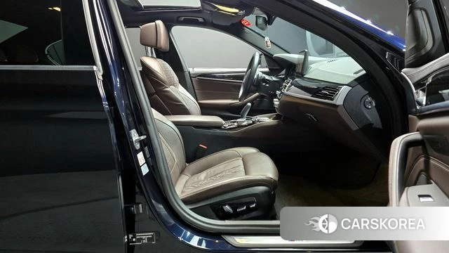 BMW 5 Series (G30) 2023 Черный из Кореи, фото 2