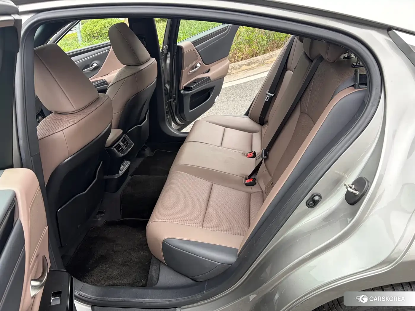 Lexus ES 2024 Silver/gray из Китая, фото 2