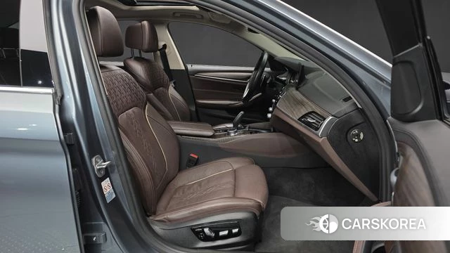 BMW 5 Series (G30) 2018 Серый из Кореи, фото 2