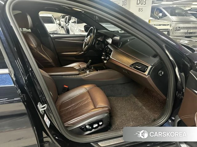 BMW 5 Series (G30) 2020 Черный из Кореи, фото 2