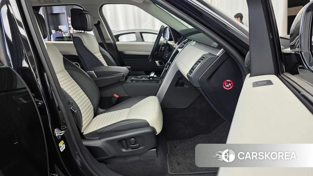 Land Rover Discovery 5 2025 Черный из Кореи, фото 2