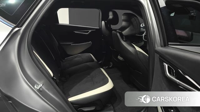 Kia EV6 2023 Серебристо-серый из Кореи, фото 2