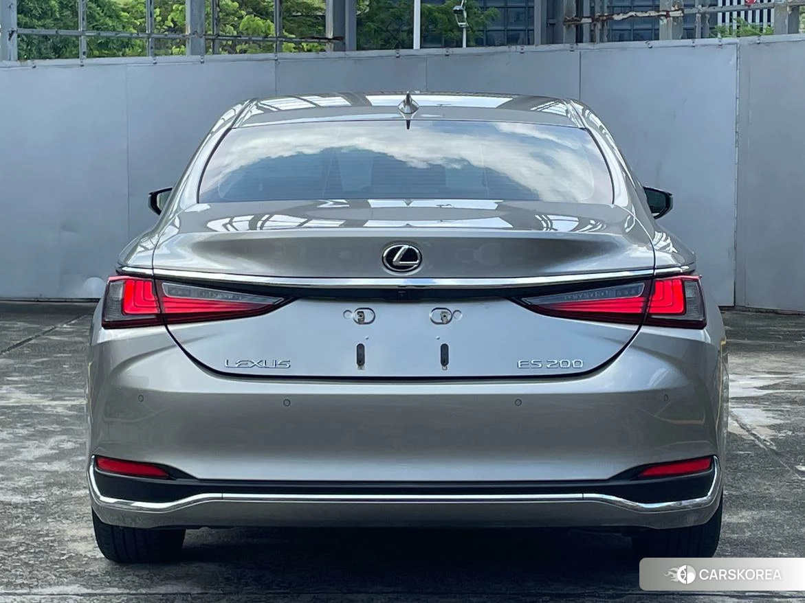 Lexus ES 2021 Серебристо-серый из Китая, фото 2