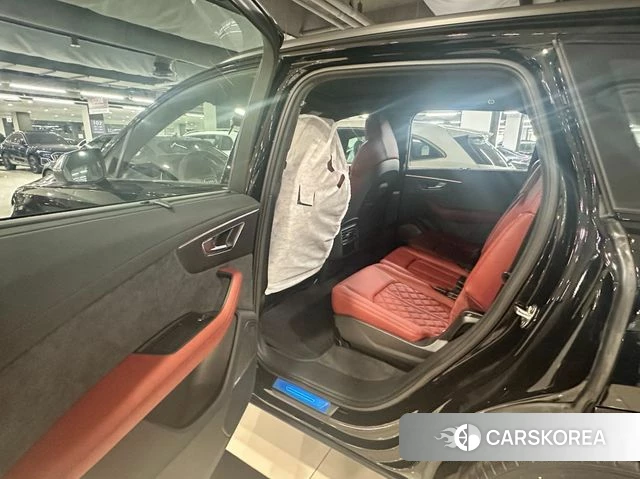 Audi SQ7 (4M) 2026 Черный из Кореи, фото 2