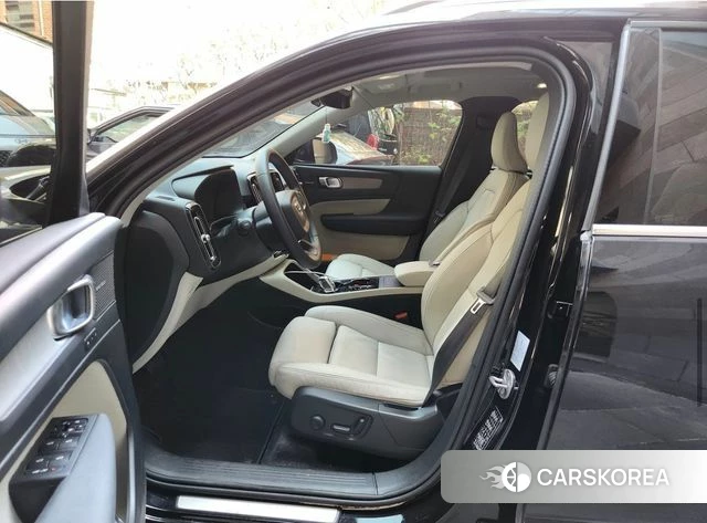 Volvo XC40 2024 Черный из Кореи, фото 2