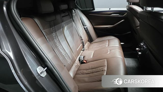 BMW 5 Series (G30) 2018 Серый из Кореи, фото 2