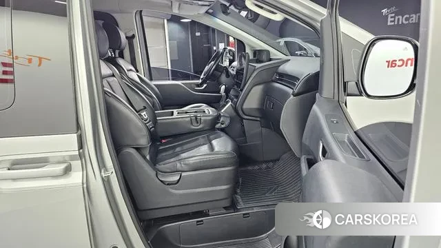 Hyundai Staria 2021 Серебряный из Кореи, фото 2