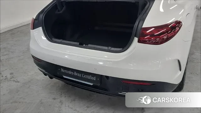 Mercedes-Benz EQE V295 2023 Белый из Кореи, фото 2