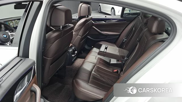 BMW 5 Series (G30) 2018 Белый из Кореи, фото 2