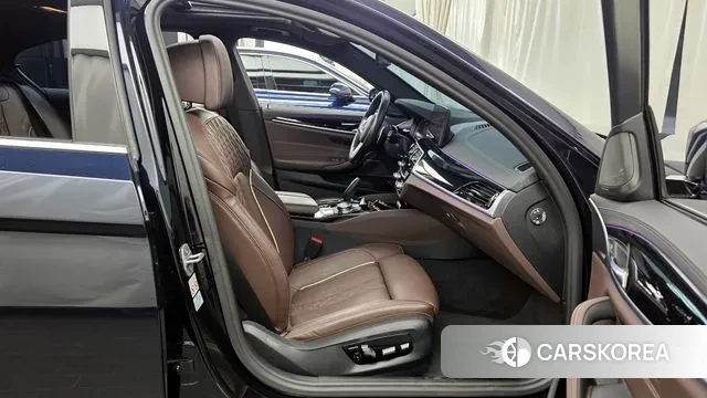 BMW 5 Series (G30) 2022 Черный из Кореи, фото 2