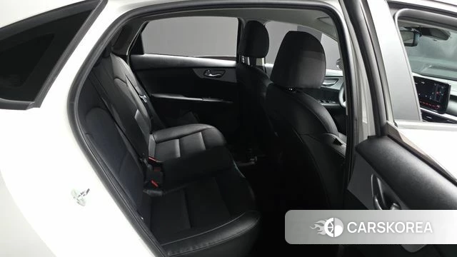 Kia The New K3 2nd generation 2021 Белый из Кореи, фото 2