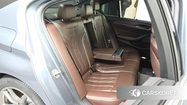 BMW 5 Series (G30) 2018 Серый из Кореи, фото 2