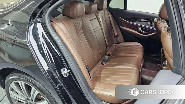 Mercedes-Benz E-Class W213 2021 Черный из Кореи, фото 2