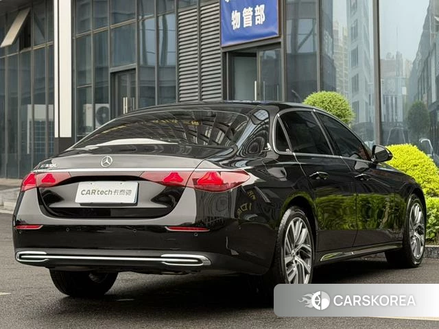 Mercedes-Benz E-class 2024 Черный из Китая, фото 2