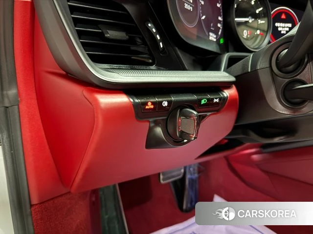 Porsche 911(992) 2020 Светло-серебряный цвет из Кореи, фото 2