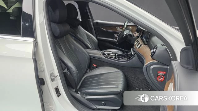 Mercedes-Benz E-Class W213 2018 Белый из Кореи, фото 2